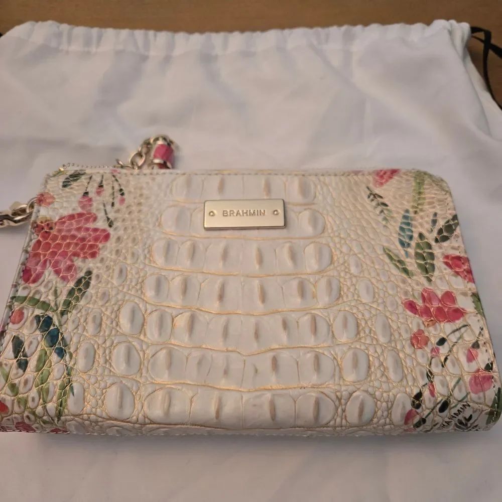 Brahmin White Daisy Melbourne Floral Crocodile Embossed Leather Clutch Wristlet